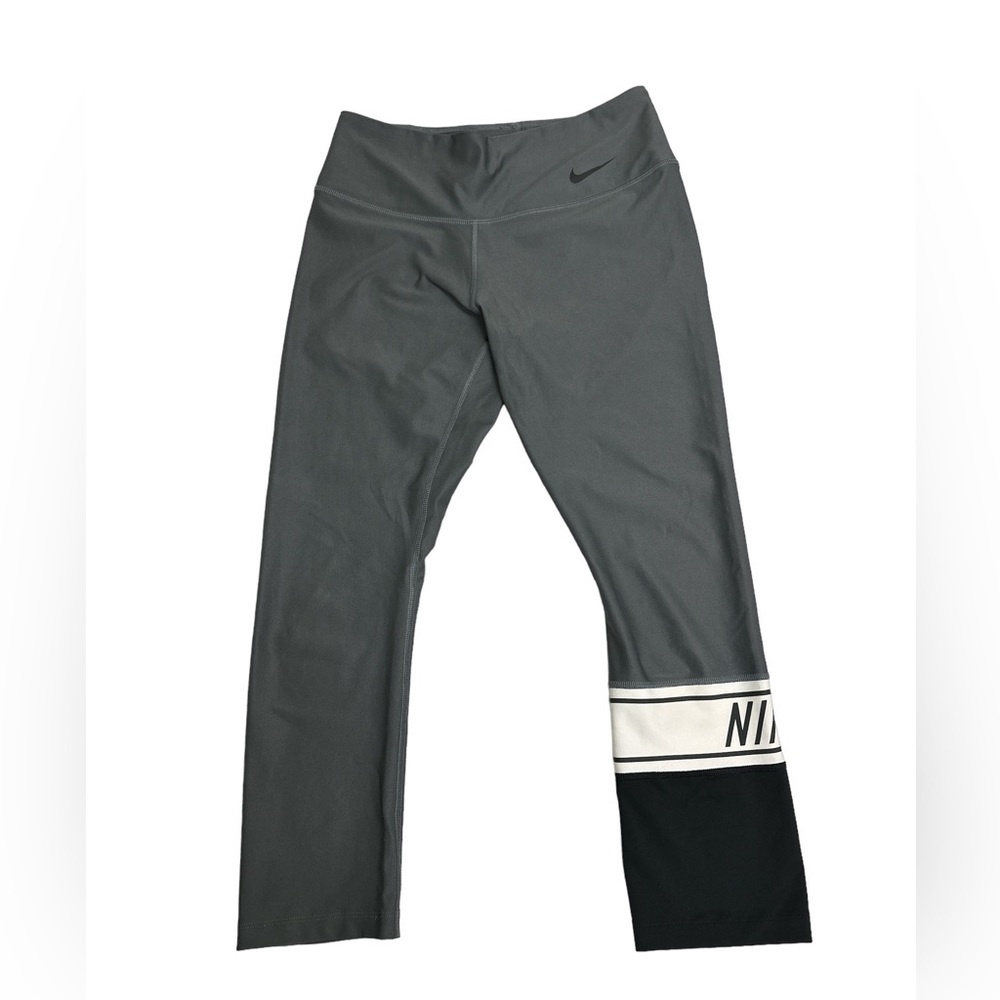 Nike Women’s Leggings Gray/Blk/Wh Sz Small Excellent. Inseam 21 Rise 9‎